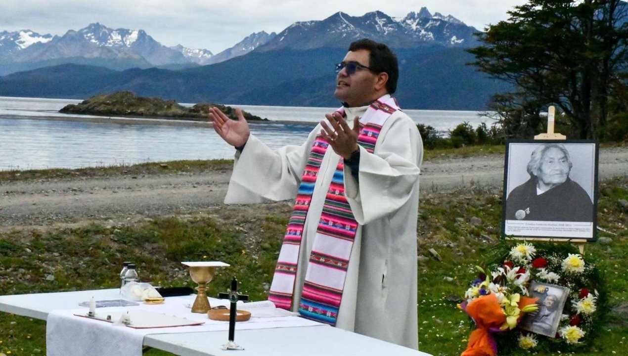 /con-emotiva-ceremonia-conmemoran-cuarto-aniversario-de-fallecimiento-de