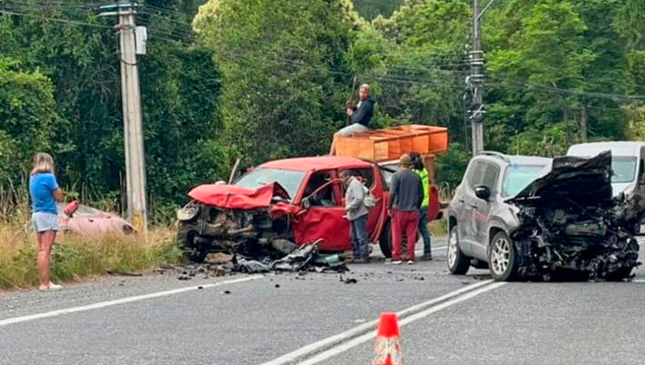 /regionales/region-de-la-araucania/mujer-muere-en-ruta-que-une-a-villarrica-con-pucon-tras-colision-triple