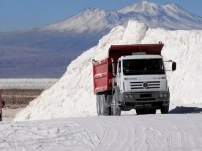 Empresas chinas desisten de construir plantas de producción de baterías de litio en Chile