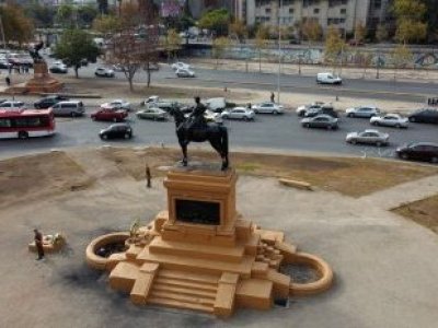La estatua de Baquedano regresa a Plaza Italia, pero no estará sola: ¿Qué significa esto?