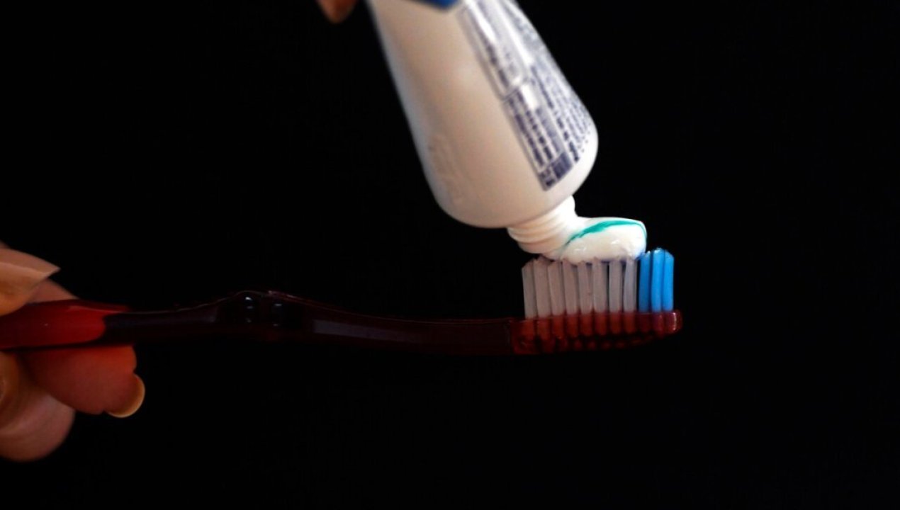 /actualidad/sernac-alerta-revisa-si-tu-pasta-dental-colgate-esta-en-la-lista-de-retiro
