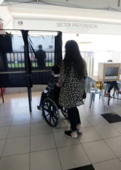 Voto asistido: qué puede hacer el acompañante y cómo funciona el proceso