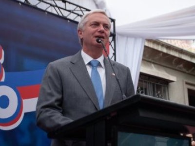 Kast evita responder a emplazamiento de Jara por dichos de diputado Meza