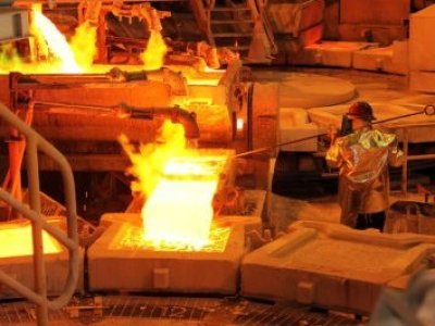 Cobre supera los US$12 mil y se encamina a su mejor desempeño desde 2009