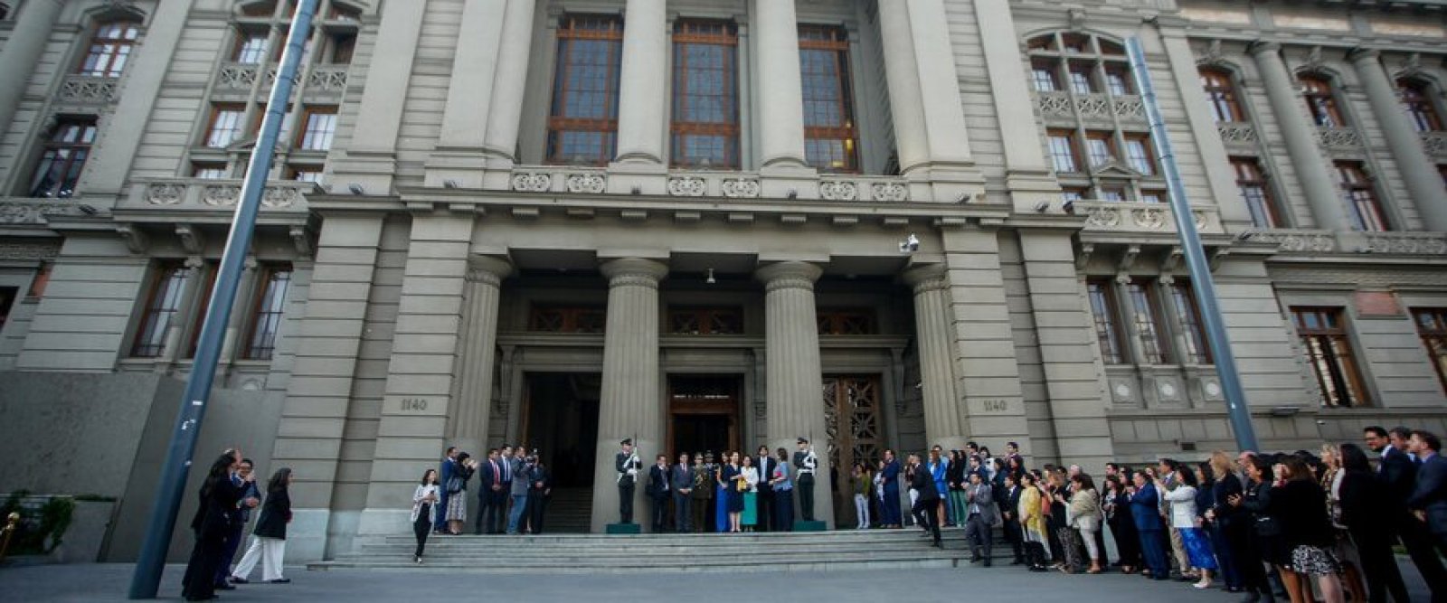 Ipsos: 78% de los chilenos cree que el poder y el dinero influyen en los fallos judiciales