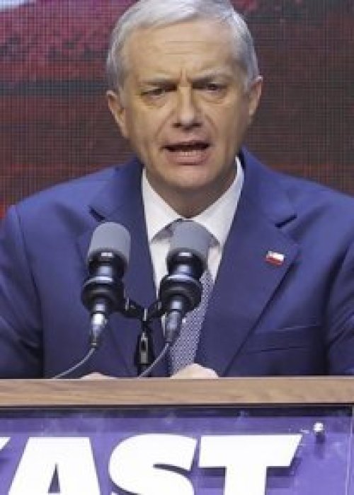 Kast llama a centrar esfuerzos en combate de incendios y evitar disputas políticas