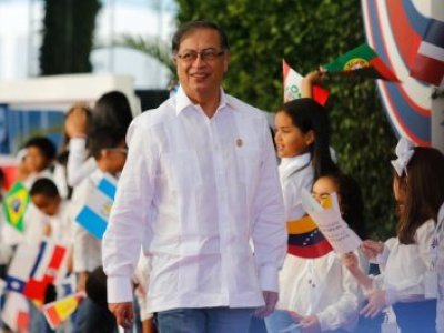 Petro llama a colombianos en Chile a volver a su país y Gobierno evita pronunciarse