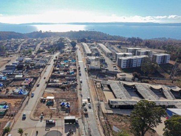 Boric anuncia reconstrucción y pondrá urgencia a regulación de terrenos