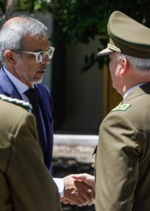 Ministro Cordero señala que policías monitorean posible ingreso a Chile de líder criminal peruano