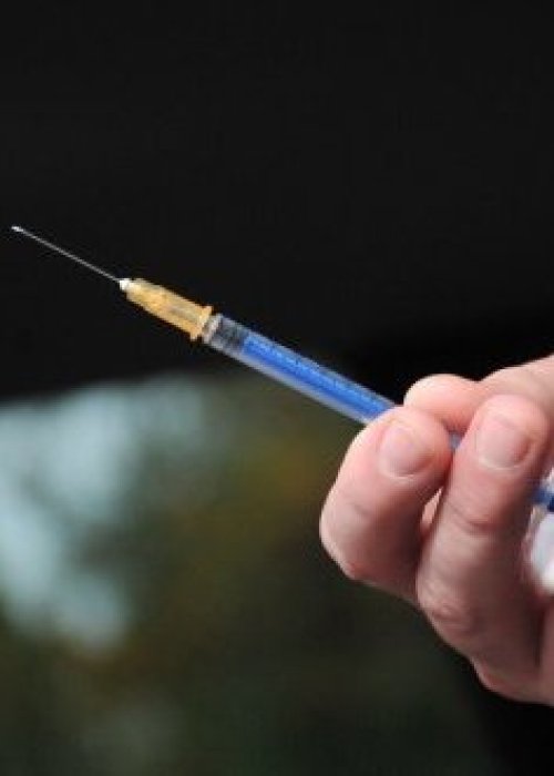 ISP emite alerta por medicamento inyectable con partículas en suspensión