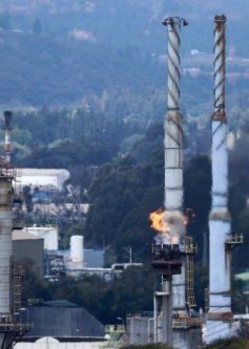 Petróleo se desploma tras acuerdo de cese al fuego entre EE.UU. e Irán