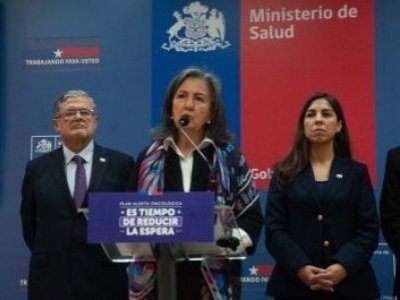 Ministra Chomali constituye Consejo Nacional de Salud para reducir listas de espera