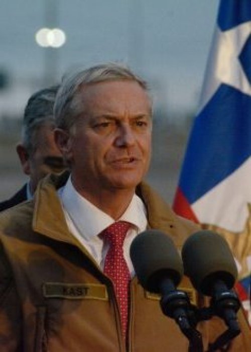 Cadem y Pulso Ciudadano: El complejo panorama del presidente Jose Antonio Kast y el apoyo a regular deudas del CAE