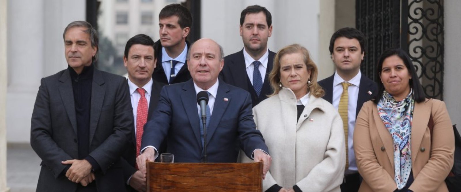 Ejecutivo anuncia baja en valor de las bencinas y combustibles: disminución partirá desde los 100 pesos por litro.