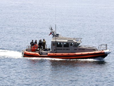 Armada busca a dos pescadores desaparecidos tras naufragio de lancha en Chañaral