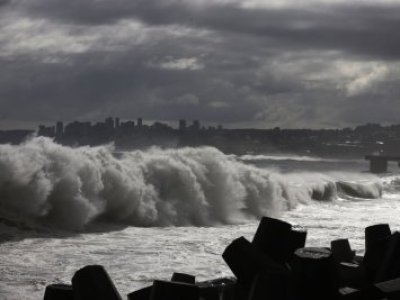 Emiten aviso por nubes convectivas y posibles trombas marinas entre el Maule y La Araucanía
