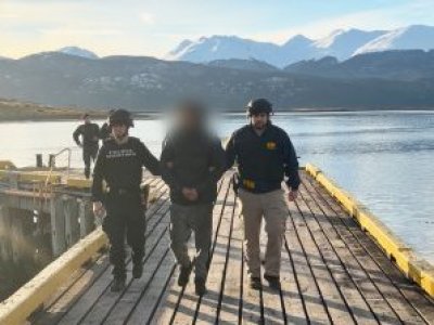 Tras 10 horas de navegación fue atrapado prófugo por delitos sexuales camino a la Antártica