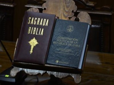 Ingresan proyecto en el Congreso para instaurar Día Nacional de La Oración y la Biblia
