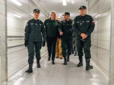 Los reos más peligrosos del país llegaron a Talca y Cauquenes: Operativo trasladó casi 700 reclusos
