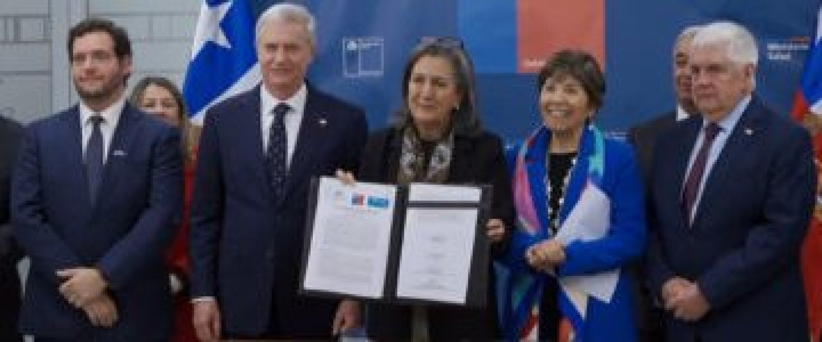 Autoridades firman convenio para reducir listas de espera médicas