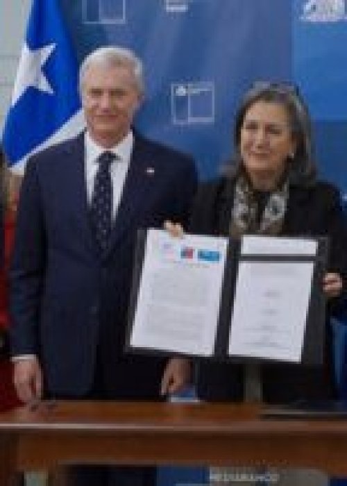 Autoridades firman convenio para reducir listas de espera médicas