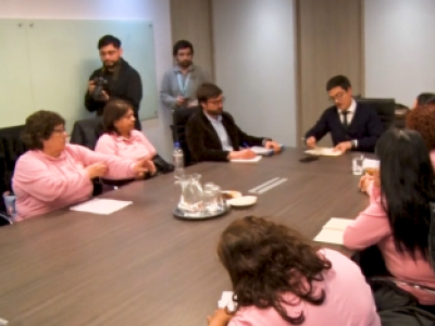 Manipuladoras de alimentos de O'Higgins y senadora Sepúlveda se reúnen con Junaeb por caso de 