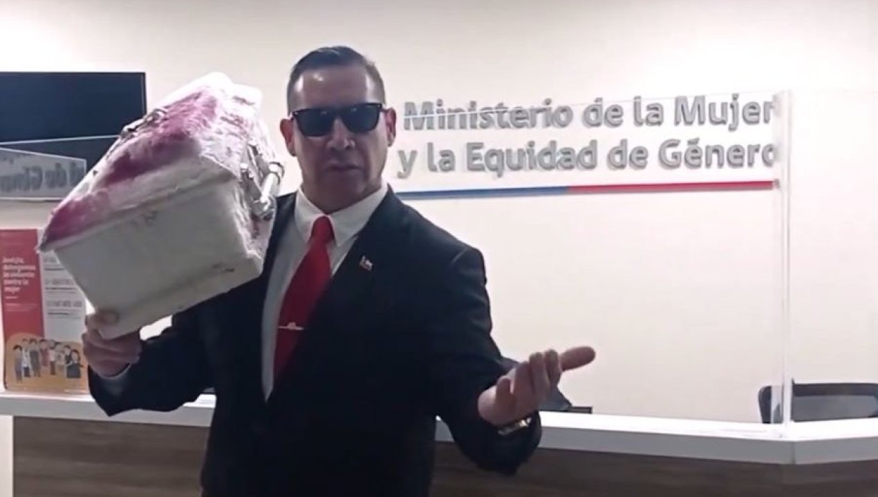 /pastor-soto-llego-hasta-ministerio-con-ataud-de-nino